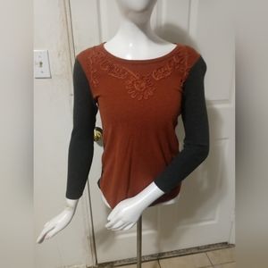 Hem & Thread Long Sleeve Sweater Size S